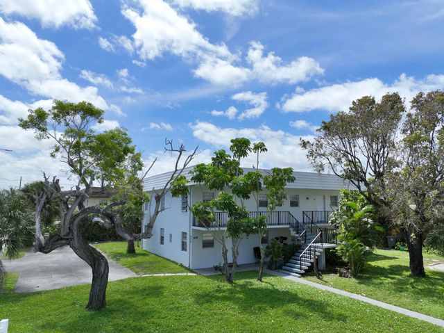 906 Foresteria  Drive, Lake Park