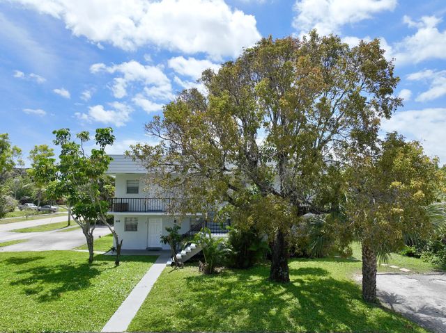 2 of 69 - 906 Foresteria  Drive, Lake Park, FL