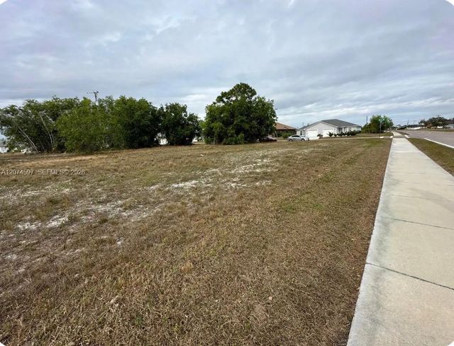 3 of 5 - 806 Skyline, Cape Coral, FL
