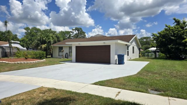 2 of 47 - 118 Cambridge Lane, Royal Palm Beach, FL