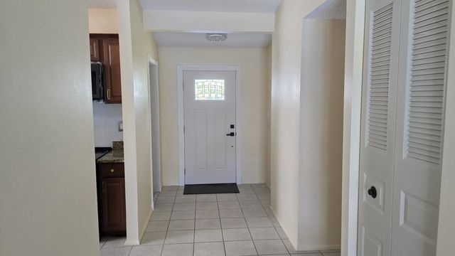 4 of 47 - 118 Cambridge Lane, Royal Palm Beach, FL