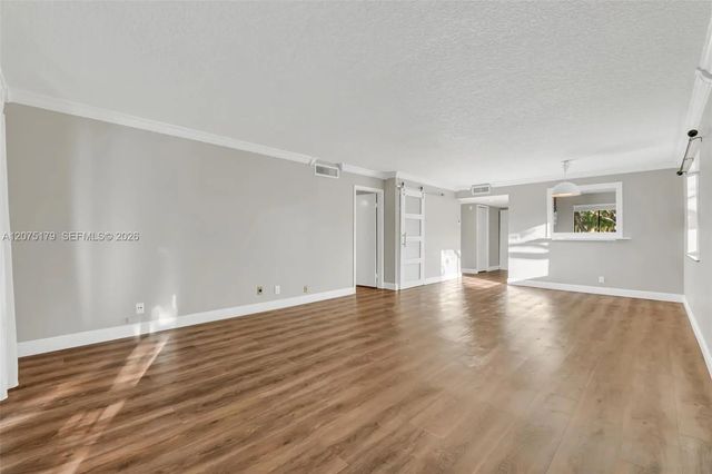 402 Lakeview Drive #201, Weston
