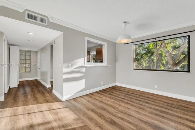 2 of 42 - 402 Lakeview Drive #201, Weston, FL
