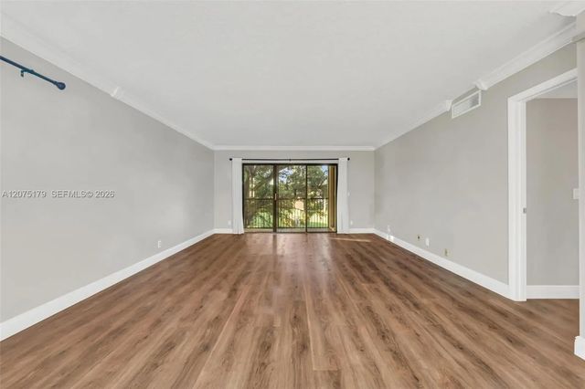 5 of 42 - 402 Lakeview Drive #201, Weston, FL