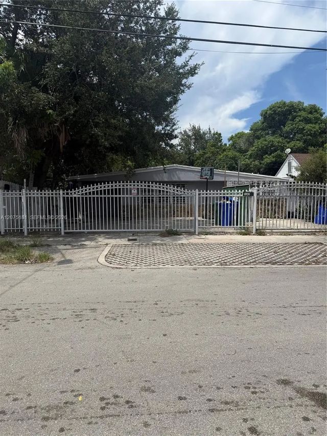 1345 Nw 25th Street, Miami