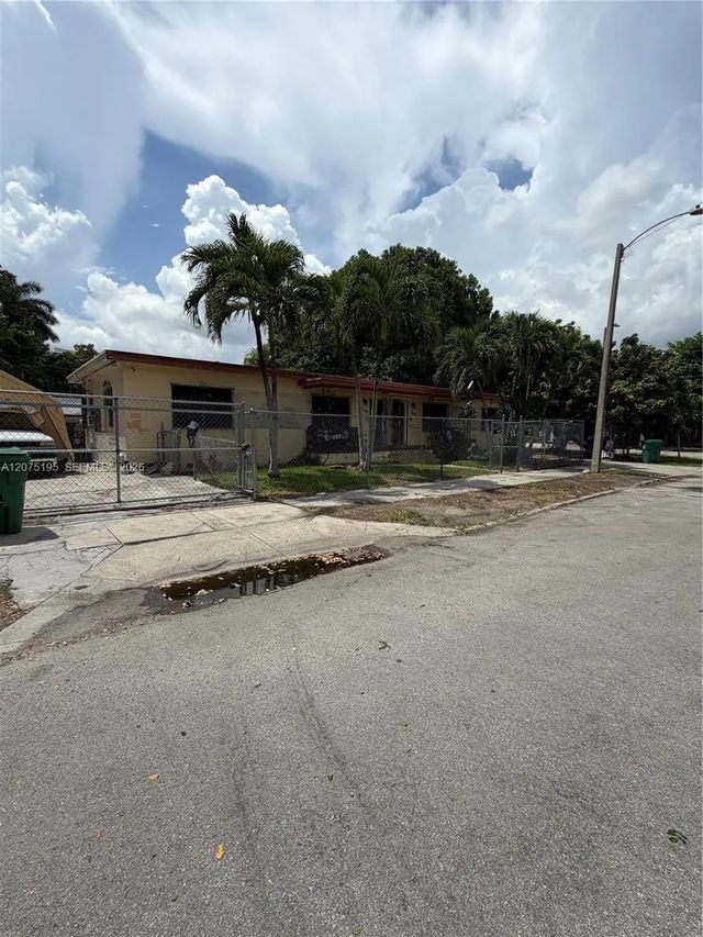 2 of 4 - 2340 Nw 15th Avenue, Miami, FL