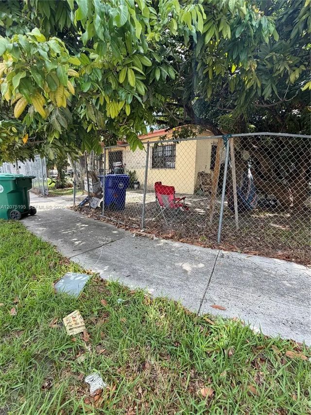 4 of 4 - 2340 Nw 15th Avenue, Miami, FL