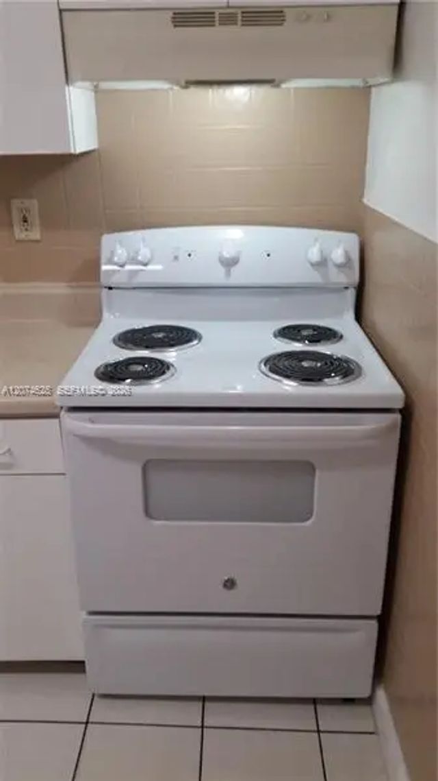 3 of 7 - 5880 Nw 19th Court #13, Lauderhill, FL
