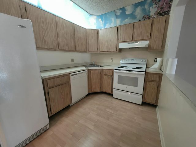 4 of 21 - 425 Pine Glen Lane #a-2, Greenacres, FL