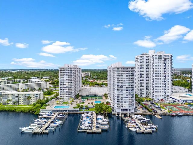 3 of 5 - 18081 Biscayne Boulevard, Aventura, FL