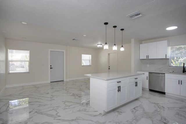3 of 13 - 1830 Ne 2nd Lane Ne, Boynton Beach, FL