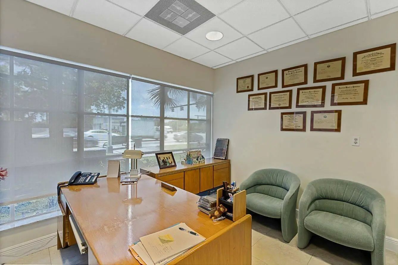 100 E Commercial Boulevard, Oakland Park