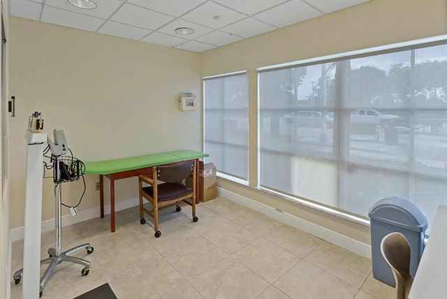 4 of 6 - 100 E Commercial Boulevard, Oakland Park, FL