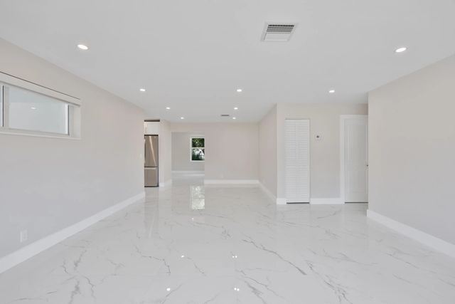 4 of 39 - 215 Evergreen Drive, West Palm Beach, FL