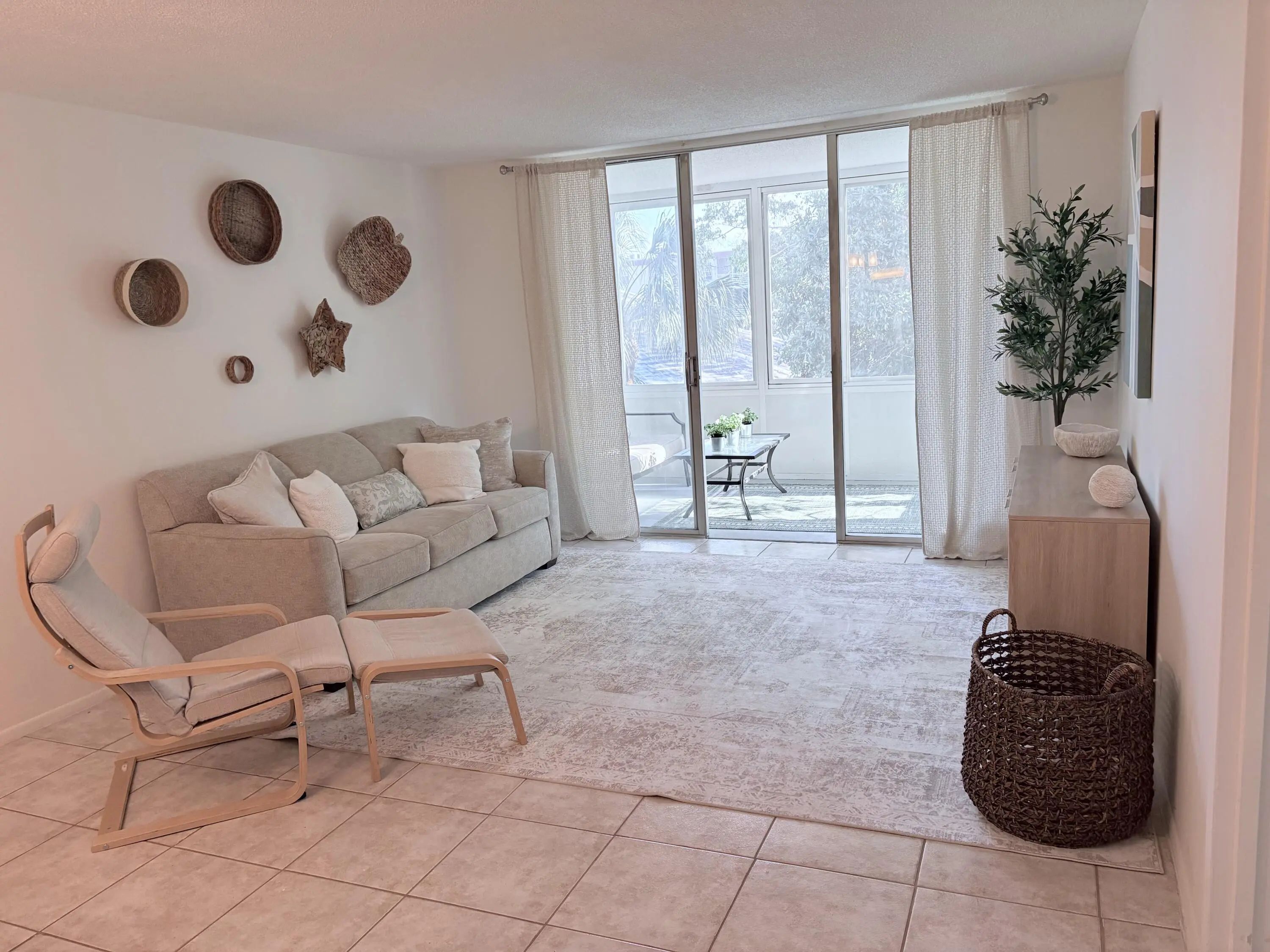 2650 Nw 49th Avenue #327, Lauderdale Lakes