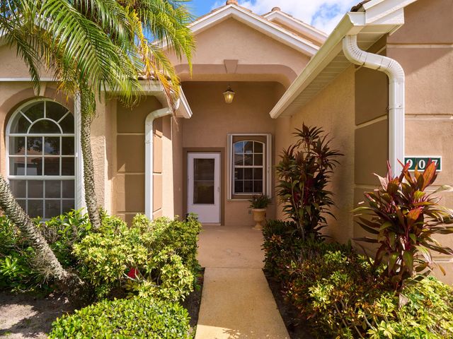 3 of 21 - 907 Nw Sarria Court, Port St. Lucie, FL
