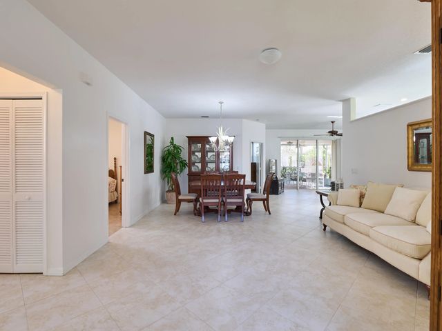 5 of 21 - 907 Nw Sarria Court, Port St. Lucie, FL
