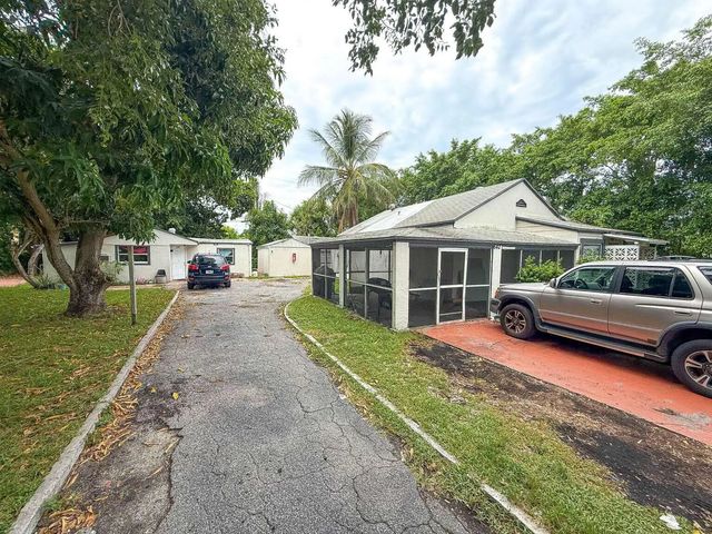 3 of 7 - 638 50th Street, West Palm Beach, FL