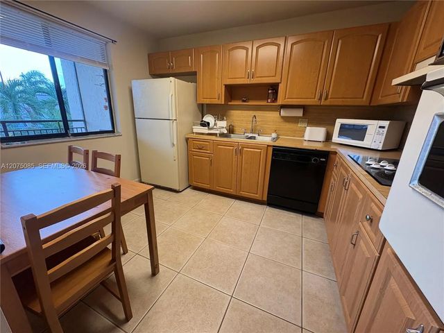 5 of 20 - 16471 Blatt Boulevard #203, Weston, FL
