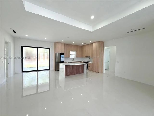 3 of 39 - 2514 56th Avenue Ne, Naples, FL