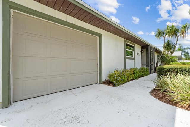 4 of 38 - 1634 Se Clearmont Street, Port St. Lucie, FL