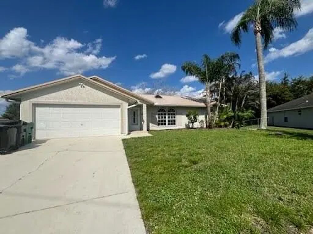 2341 Sw Lawford Street, Port St. Lucie