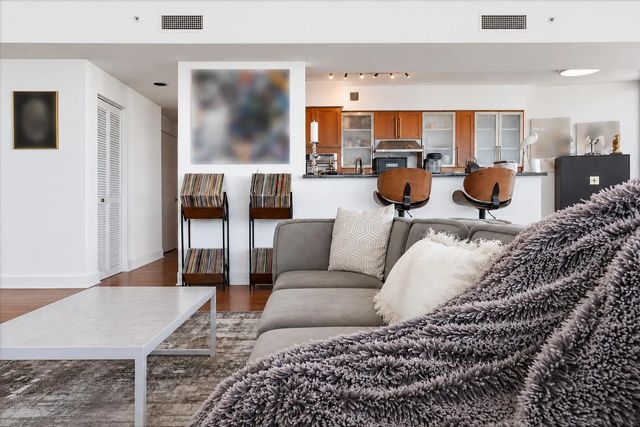 3 of 33 - 111 Se 8th Avenue #1402, Fort Lauderdale, FL