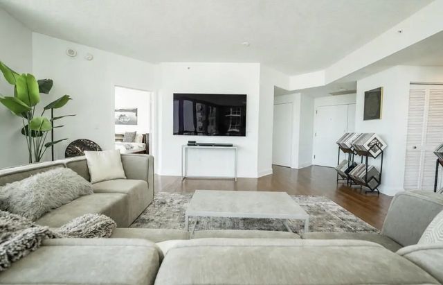 4 of 33 - 111 Se 8th Avenue #1402, Fort Lauderdale, FL