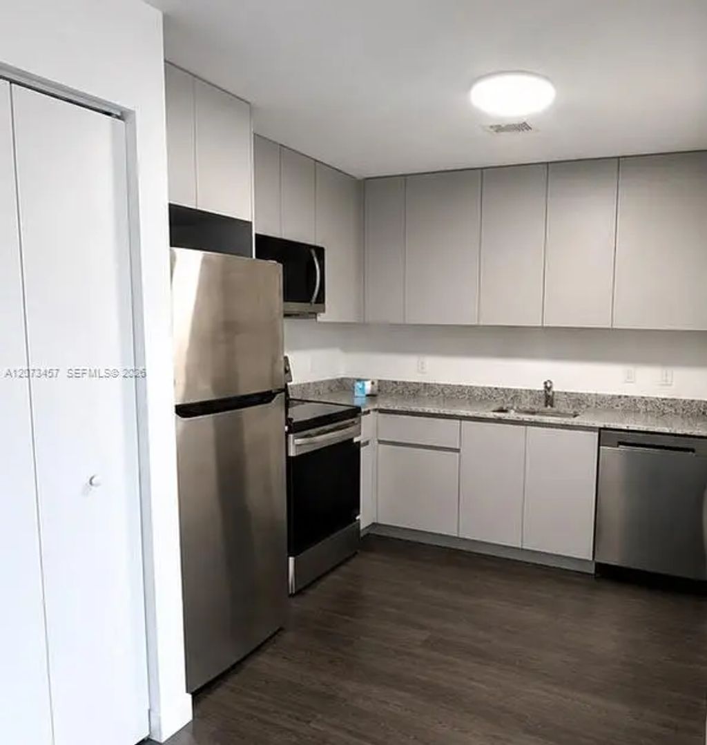 2675 Nw 87th Street #302, Miami