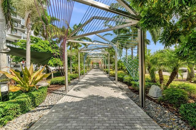 2 of 37 - 5300 Paseo Boulevard #1807, Doral, FL