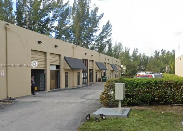 2 of 4 - 2258 Nw 94th Avenue, Doral, FL