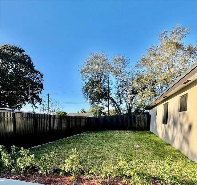 2 of 16 - 2421 Nw 152nd Terrace, Miami Gardens, FL