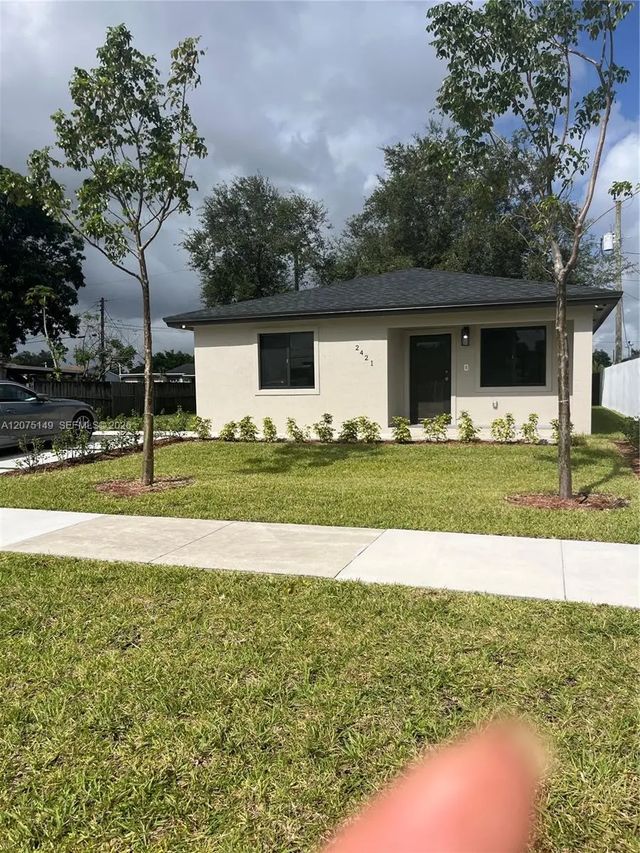 3 of 16 - 2421 Nw 152nd Terrace, Miami Gardens, FL