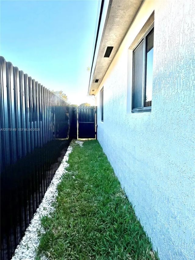 5 of 16 - 2421 Nw 152nd Terrace, Miami Gardens, FL