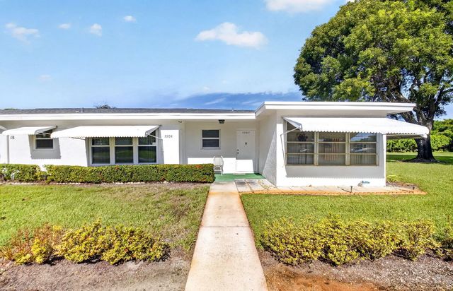 7205 W Oakridge Circle, Lake Worth
