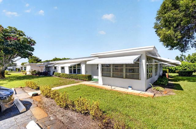 2 of 36 - 7205 W Oakridge Circle, Lake Worth, FL
