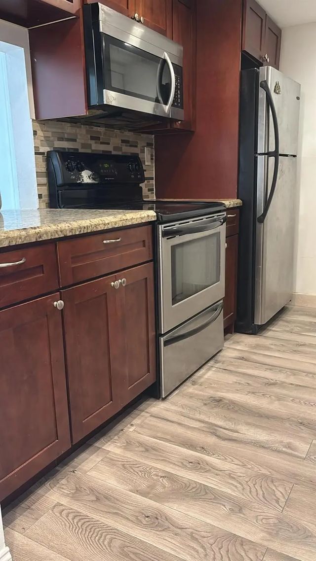 3 of 26 - 220 Lakeview Drive #103, Weston, FL
