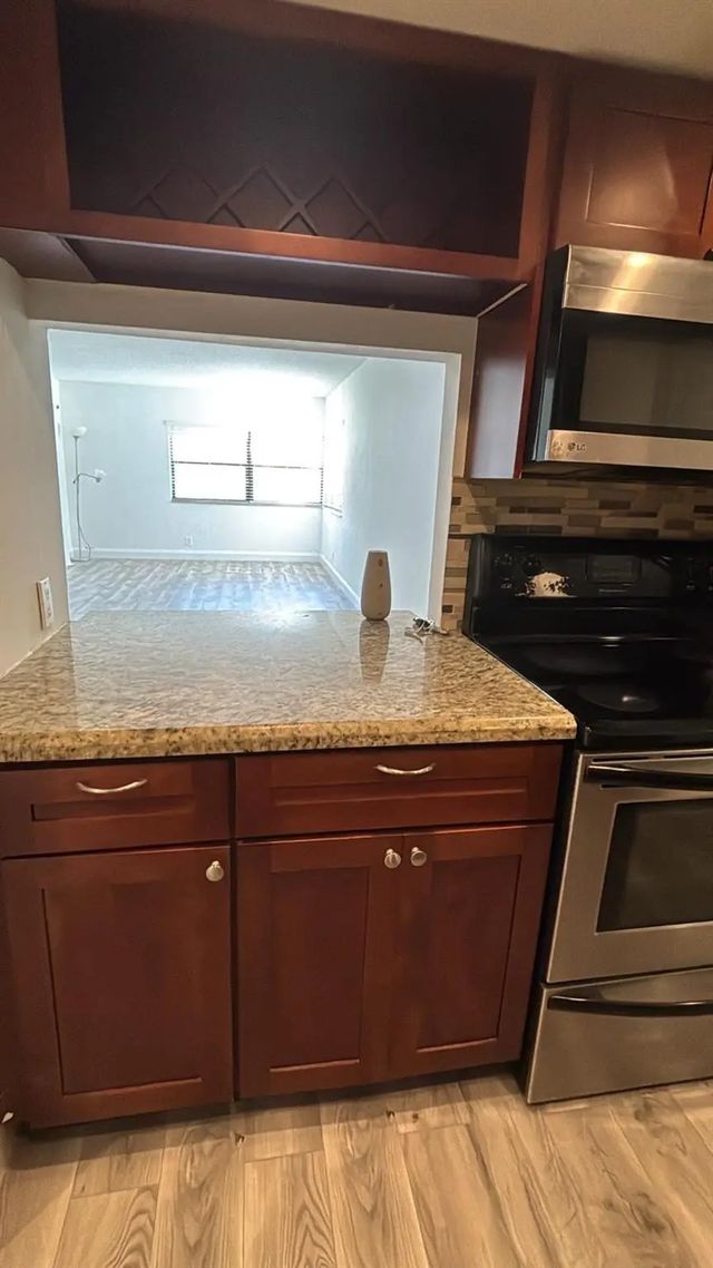 4 of 26 - 220 Lakeview Drive #103, Weston, FL