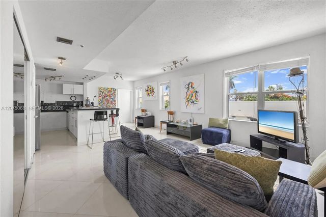5 of 16 - 802 Euclid Avenue #305, Miami Beach, FL