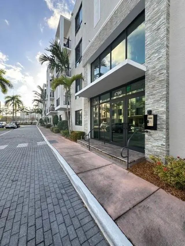 4700 Nw 84th Avenue #31, Doral