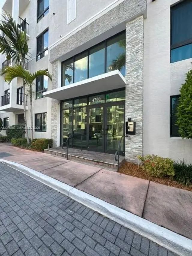 2 of 30 - 4700 Nw 84th Avenue #31, Doral, FL