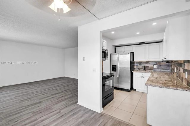 300 Sw 134th Way #413e, Pembroke Pines