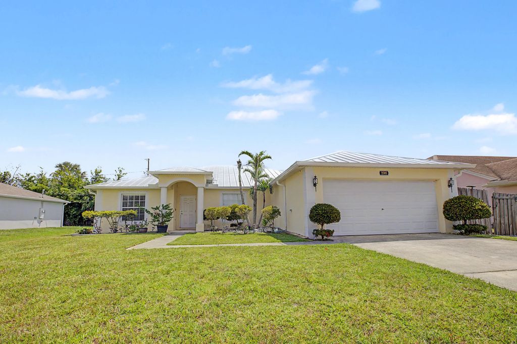 2585 Se Lakewood Street, Port St. Lucie