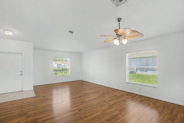 4 of 32 - 2585 Se Lakewood Street, Port St. Lucie, FL