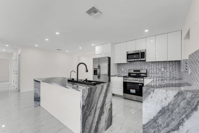 5 of 38 - 1252 Nw 172nd Terrace, Miami Gardens, FL
