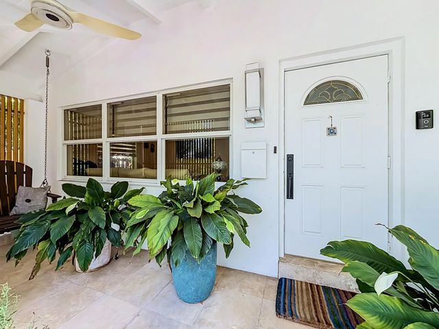 3 of 30 - 1519 Washington Street, Hollywood, FL