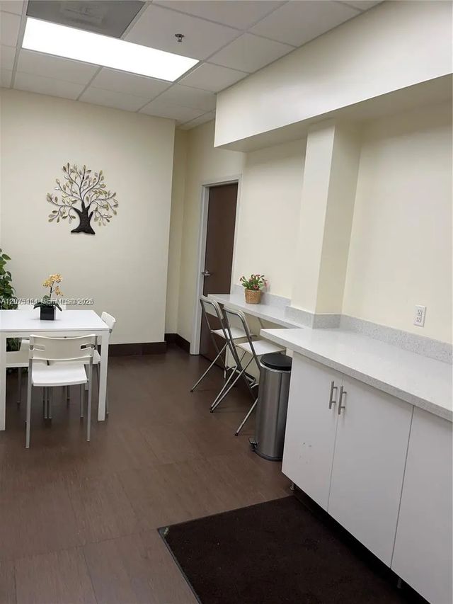 2 of 4 - 18191 Nw 68th Avenue #212, Miami, FL