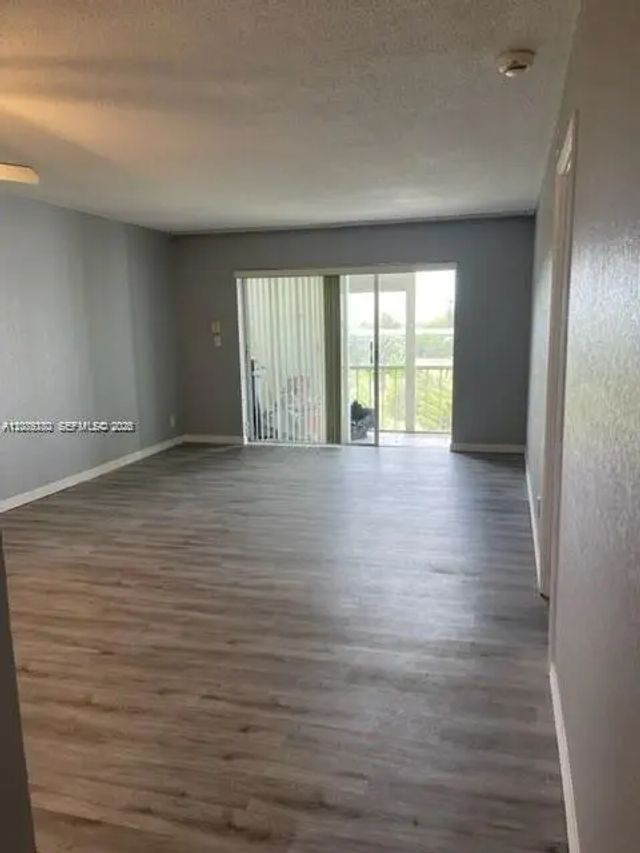 950 Hillcrest Drive #506, Hollywood