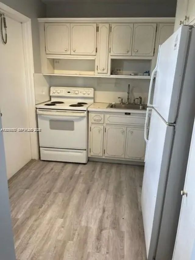 2 of 9 - 950 Hillcrest Drive #506, Hollywood, FL