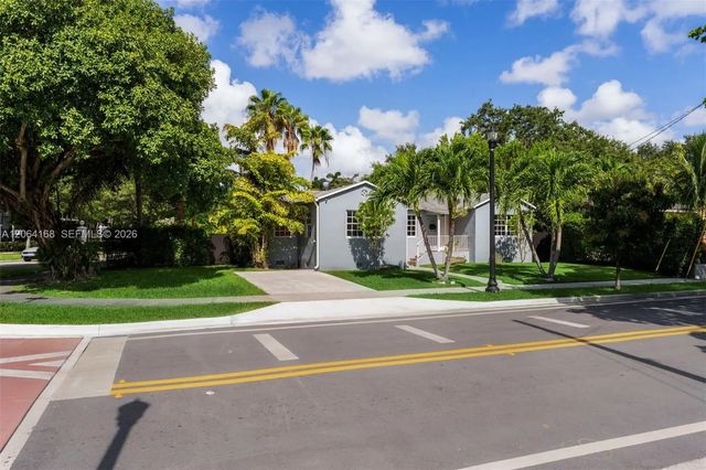 4 of 39 - 902 Nw 10th Court, Miami, FL
